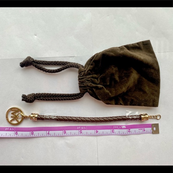 MICHEAL KORS BRAIDED LEATHER BRACELET WITH GOLD PLATED SIGNATURE  CHARM - Picture 4 of 4